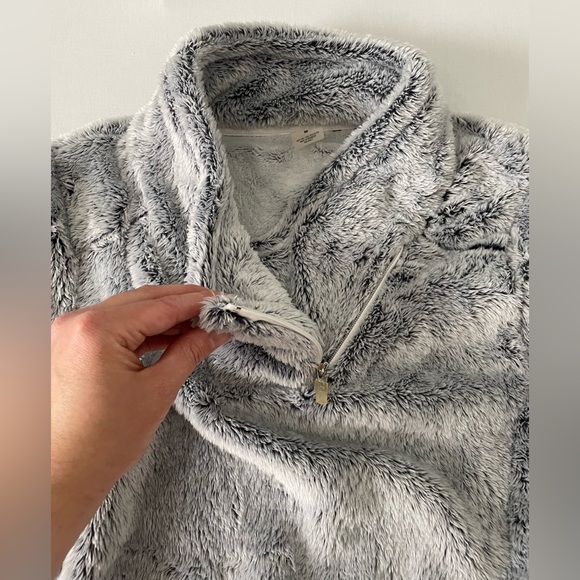 St. John’s Bay Active Faux Fur Gray Blue Pullover Sweater M Medium Zip Collar - Picture 7 of 9